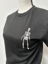 Cargar imagen en el visor de la galería, Camiseta esqueleto de 12 pies (adultos)