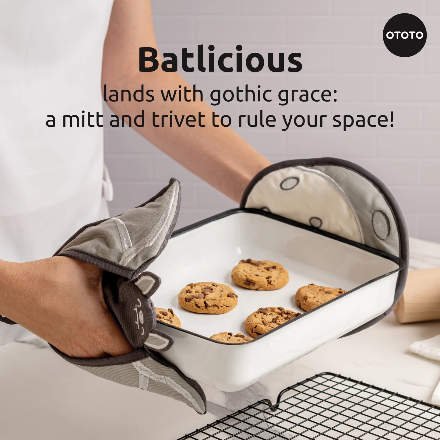 Batlicious Oven Mitt Set