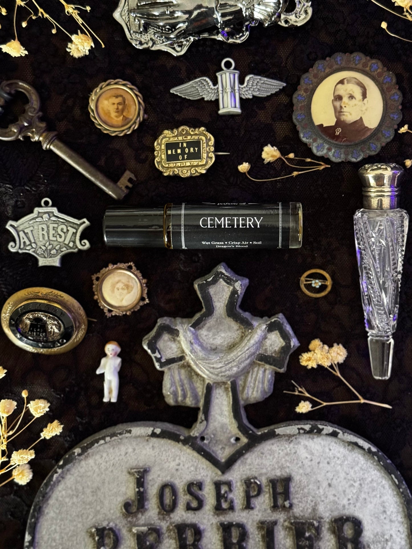 Cemetery (dragon’s blood incense, earth)