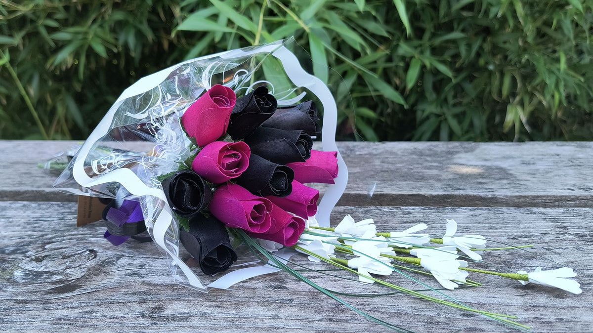 Halloween Wooden Rose Bouquet – Black & Violet
