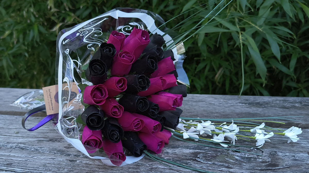 Halloween Wooden Rose Bouquet – Black & Violet