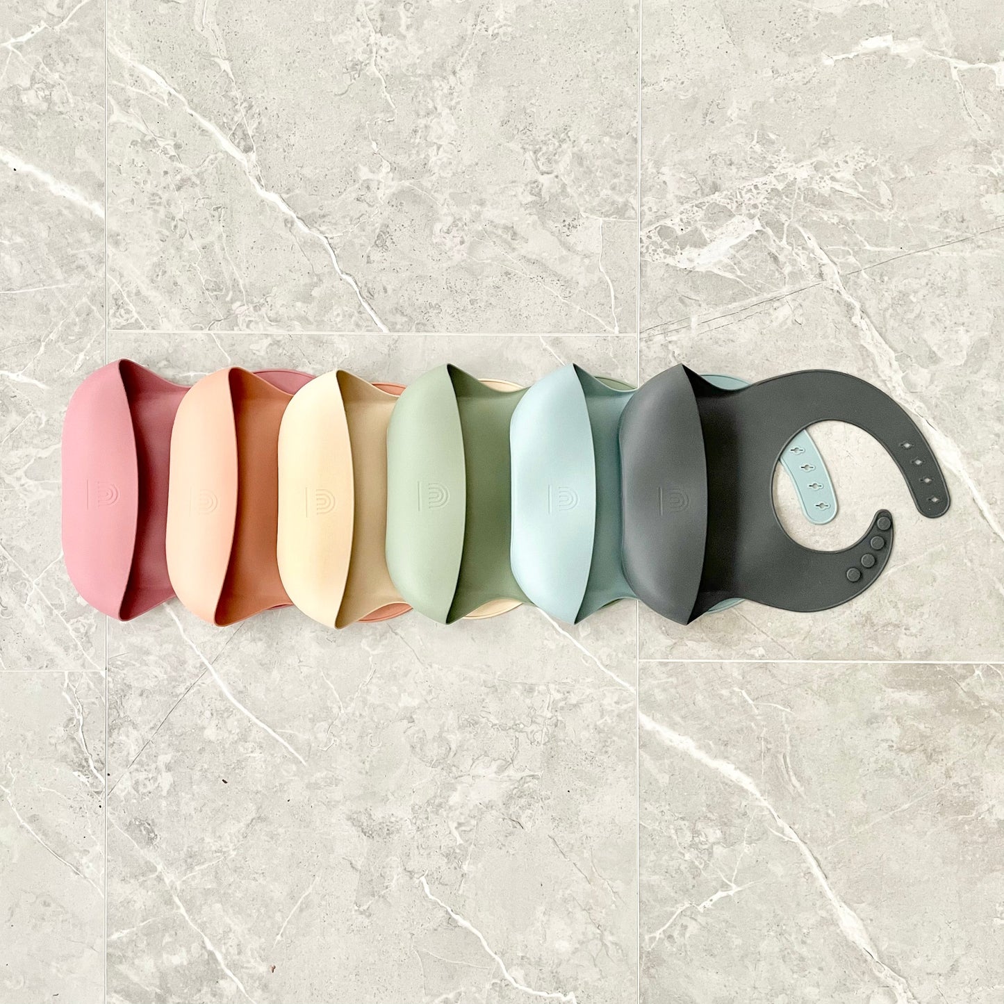 Classic Silicone Bucket Bib · Easy-to-clean · Charcoal Color