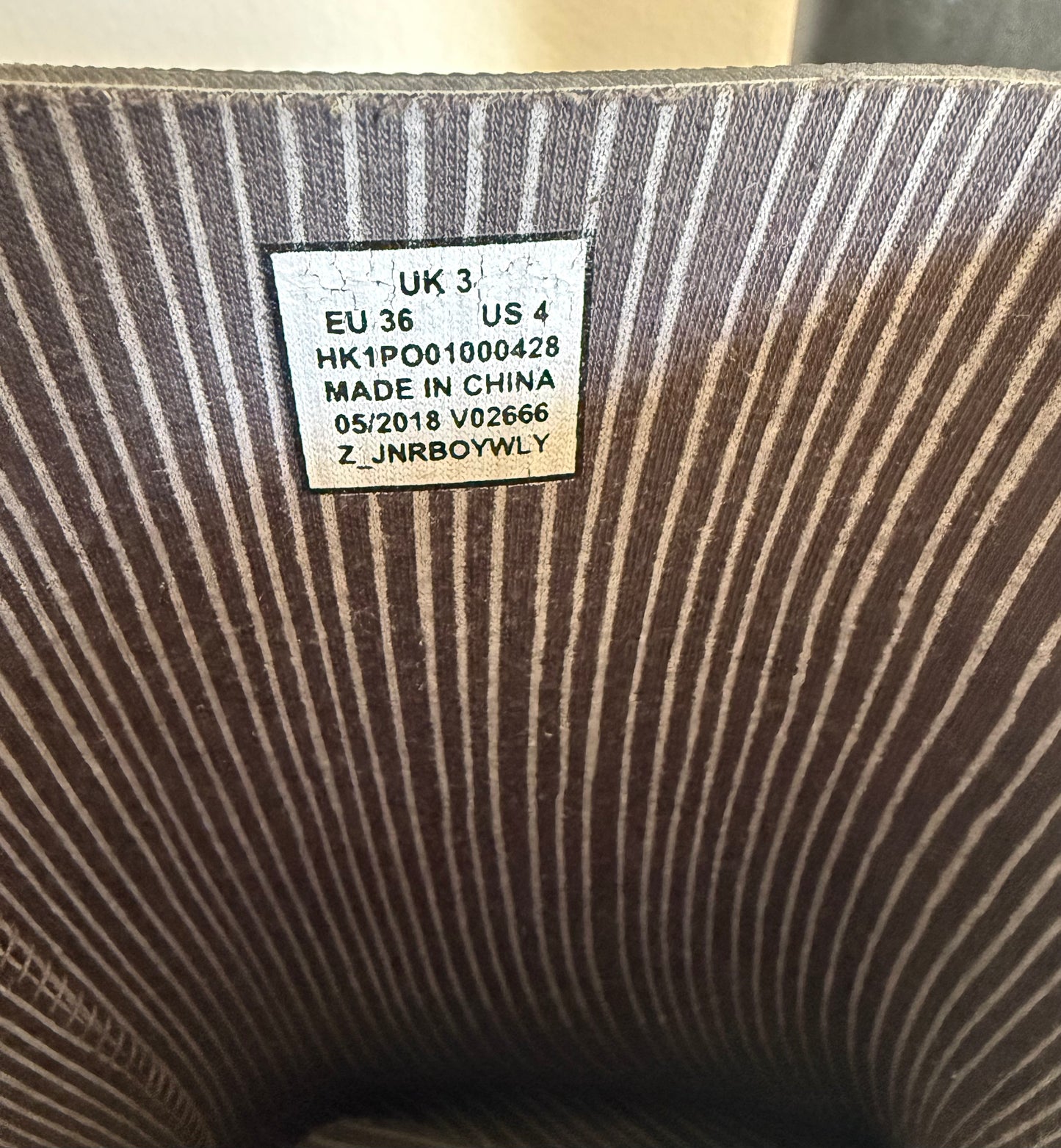 *GENTLY USED* Joules Bat Rainboots Size Big Kids 4