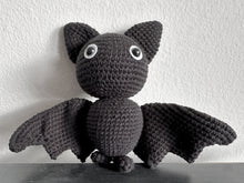 Charger l&#39;image dans la galerie, Batty Boo Crochet Toy