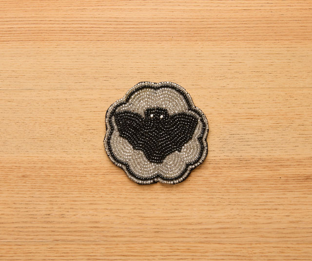 Halloween Bat Beaded Coaster – Handmade Cup Mat with Glass Beads – Gothic Drink Decor – Velvet Backing – Spooky Fall Table Accent