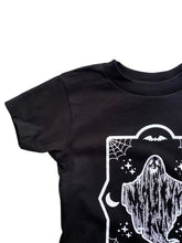 Cargar imagen en el visor de la galería, Camiseta Ghost Cameo (niños pequeños/niños)