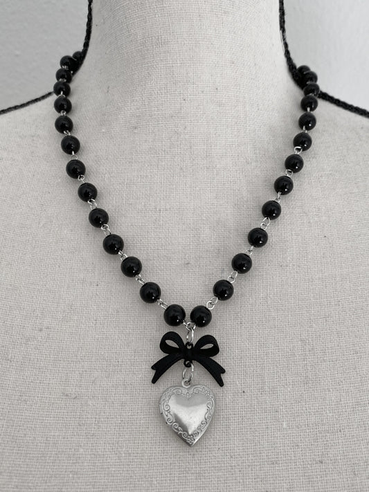 Collier médaillon gothique romantique